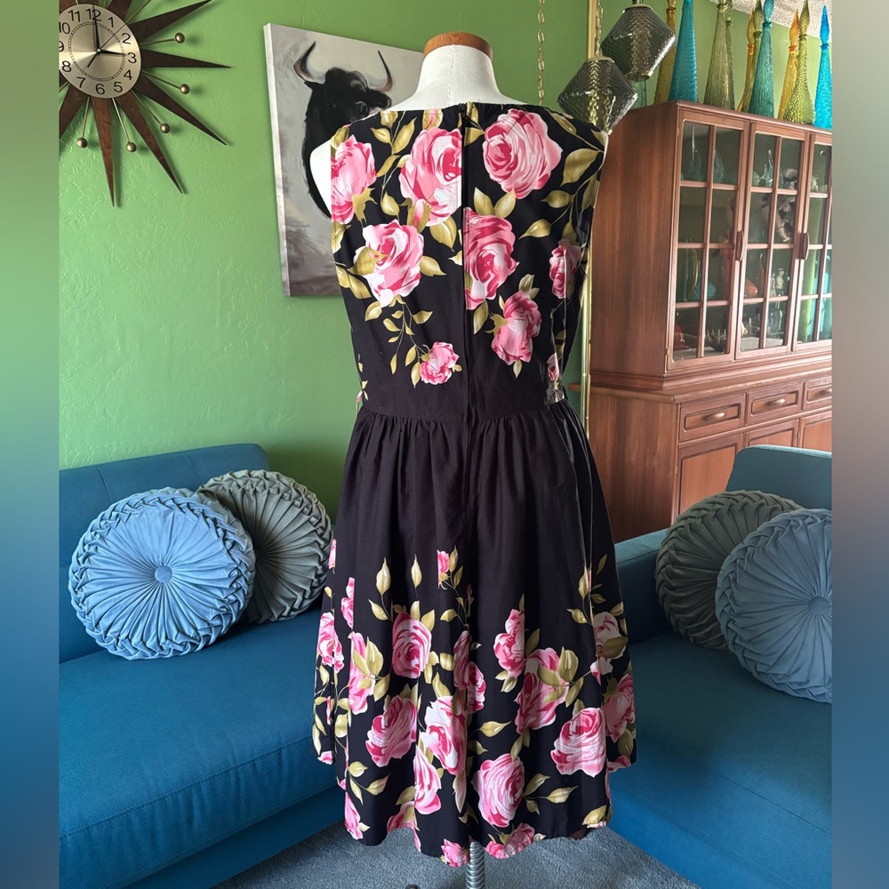 Pinup Dress - Picture 5 of 6